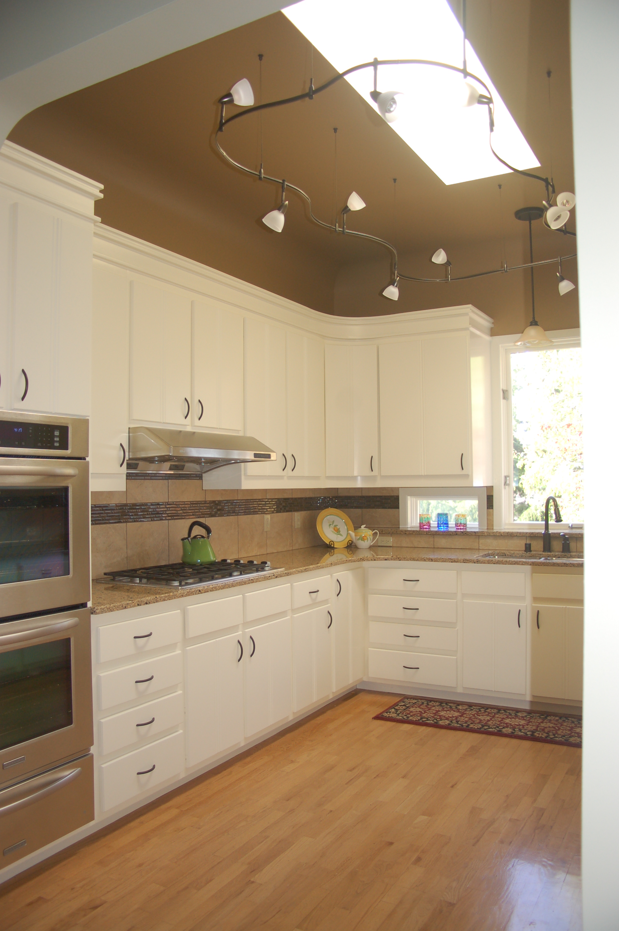 Kitchen Remodel with custom moulding, granite countertop and tile backsplash