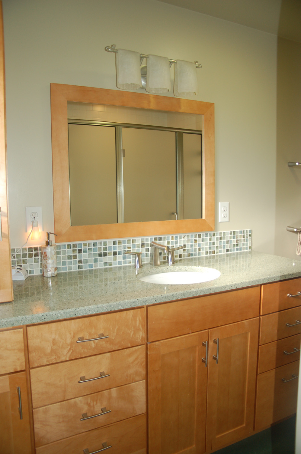 Lav cabinet & backsplash