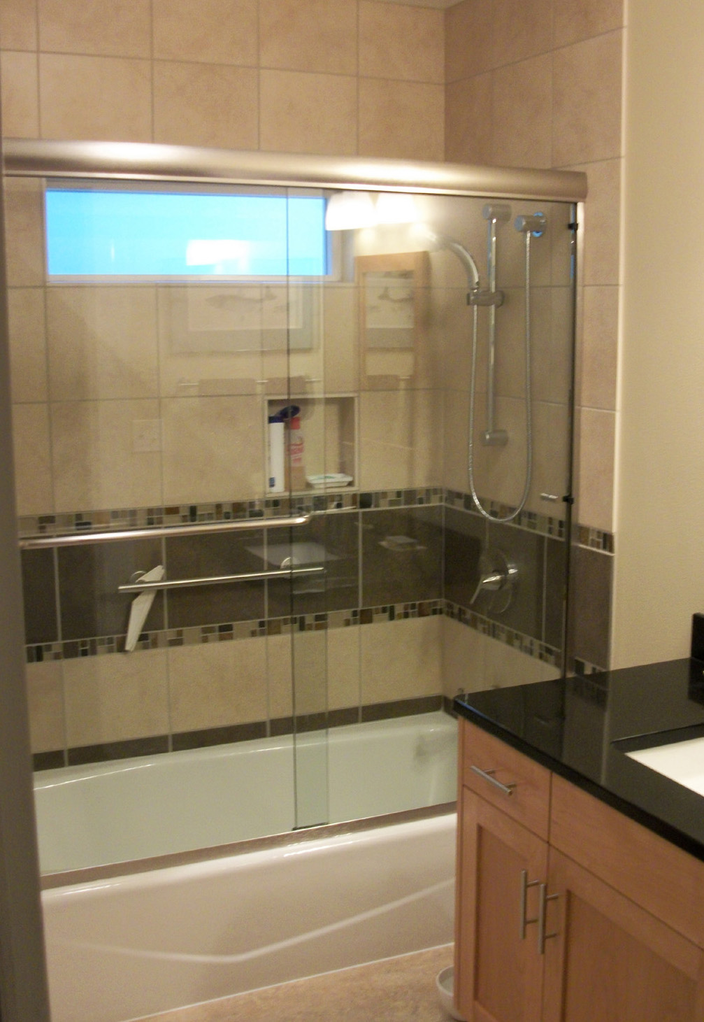 tiled tub/shower surround with glass shower doors