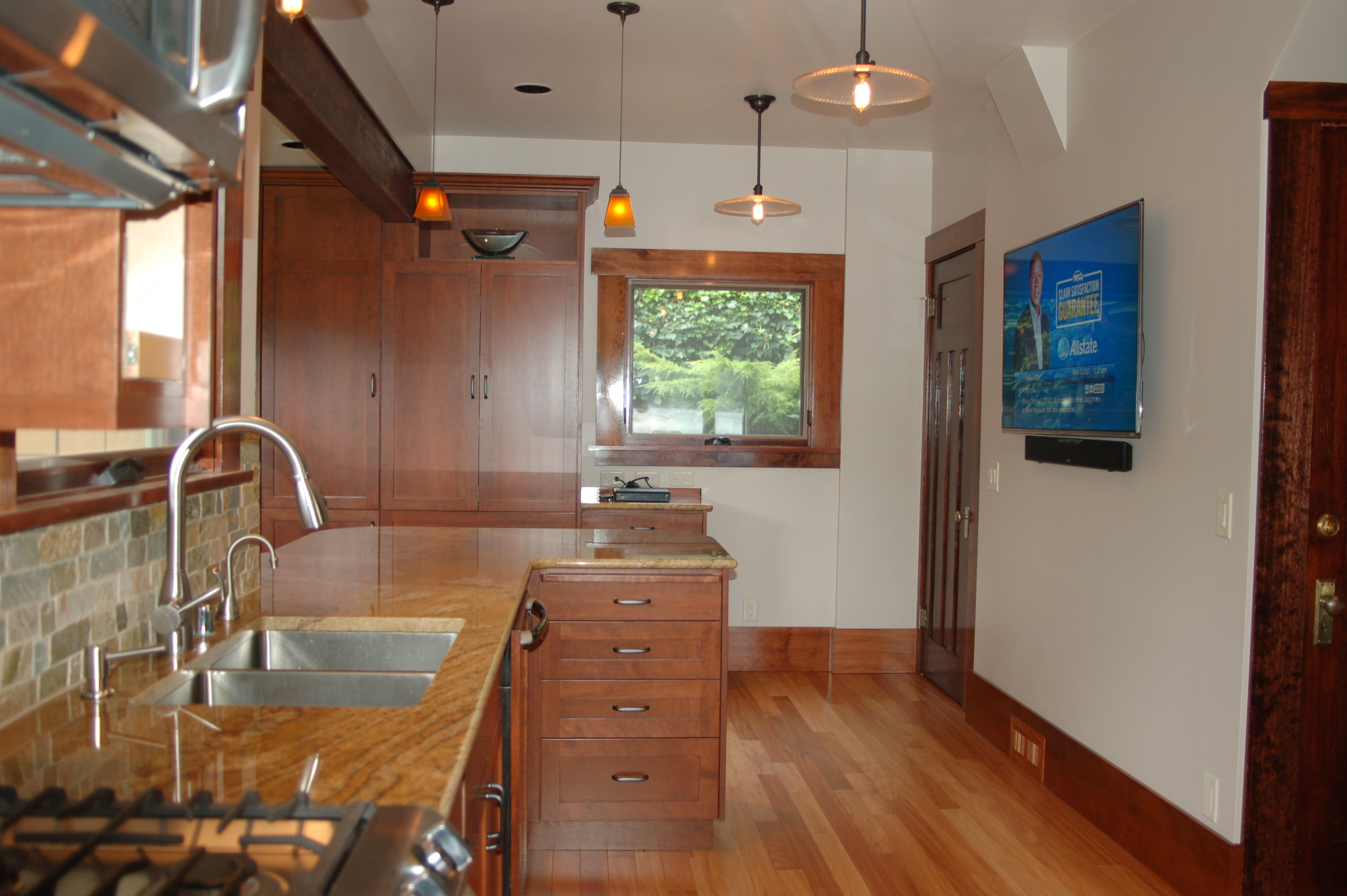 Recent complete kitchen remodel in Bellingham, showing 2 compartment kitchen sink and single handle faucet