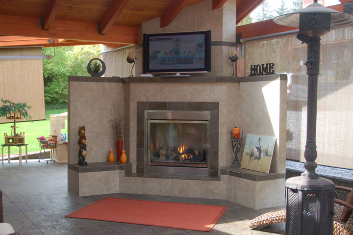Outdoor kitchen - showing the fireplace! Outdoor kitchen - showing the fireplace!
